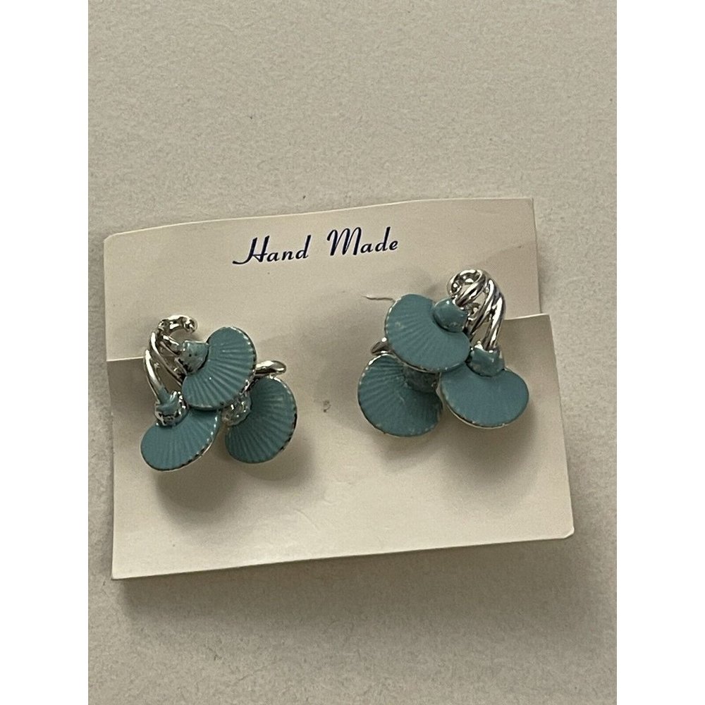 Vintage Pair Of Sea Themed Shell Earrings H21
